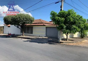 Foto 1 de Casa com 4 Quartos à venda, 300m² em Santo Antônio, Pirapora