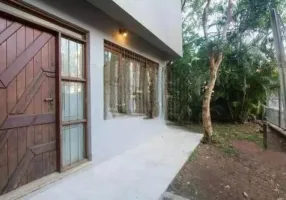 Foto 1 de Casa com 4 Quartos para alugar, 260m² em Passo da Areia, Porto Alegre