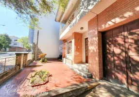 Foto 1 de Casa com 4 Quartos à venda, 230m² em São João, Porto Alegre