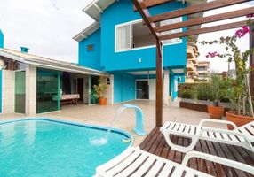 Sobrado com 6 Quartos à venda, 290m² em Canto Grande, Bombinhas - imagem 1 Foto 1 de Sobrado com 6 Quartos à venda, 290m² em Canto Grande, Bombinhas