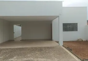 Foto 1 de Casa com 3 Quartos à venda, 150m² em Jardim Holanda, Uberlândia