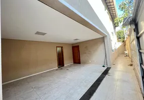 Foto 1 de Casa com 3 Quartos à venda, 223m² em Minascaixa, Belo Horizonte