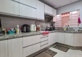 Foto 1 de Casa com 3 Quartos à venda, 138m² em Jardim Alvorada, Londrina