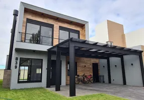 Foto 1 de Casa de Condomínio com 3 Quartos à venda, 226m² em Laranjal, Pelotas