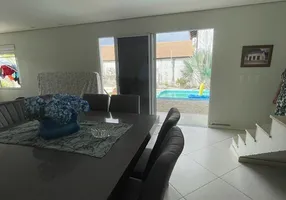 Foto 1 de Sobrado com 3 Quartos à venda, 216m² em Coqueiros, Florianópolis