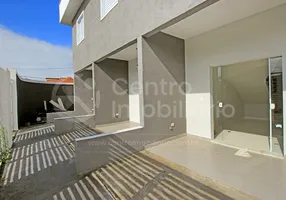 Foto 1 de Casa de Condomínio com 2 Quartos à venda, 50m² em Estancia Sao Jose, Peruíbe