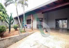 Foto 1 de Casa com 3 Quartos à venda, 160m² em Franciscato, Londrina