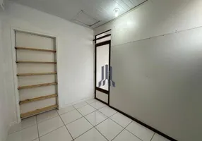 Foto 1 de Casa com 1 Quarto para alugar, 28m² em Novo Mundo, Curitiba
