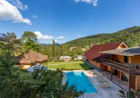 Foto 1 de Casa de Condomínio com 4 Quartos à venda, 294m² em Carlos Guinle, Teresópolis