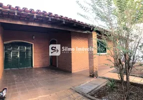 Foto 1 de Casa com 3 Quartos para alugar, 210m² em Santa Mônica, Uberlândia