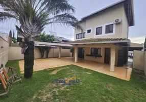 Foto 1 de Casa de Condomínio com 3 Quartos à venda, 241m² em Jardins Madri, Goiânia