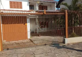 Foto 1 de Casa com 3 Quartos à venda, 181m² em Vila Nova, Porto Alegre