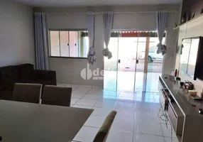 Foto 1 de Casa com 3 Quartos à venda, 155m² em Alto Umuarama, Uberlândia