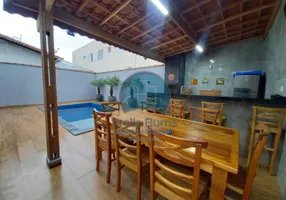 Foto 1 de Casa com 4 Quartos à venda, 198m² em Vila Tupi, Praia Grande