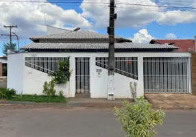 Foto 1 de Casa com 3 Quartos à venda, 250m² em Setor Central, Pires do Rio