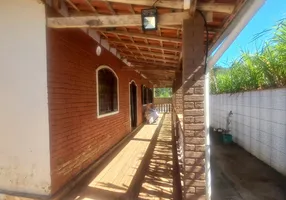 Foto 1 de Fazenda/Sítio com 3 Quartos à venda, 250m² em Centro, Dom Viçoso