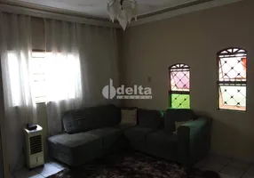 Foto 1 de Casa com 2 Quartos à venda, 140m² em Mansorur, Uberlândia