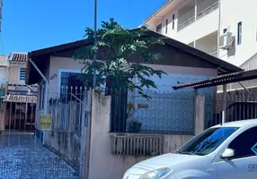 Foto 1 de Casa com 6 Quartos à venda, 245m² em Barreiros, São José
