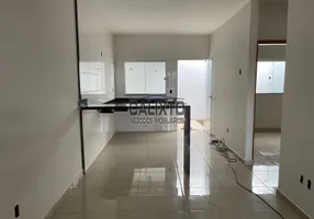 Foto 1 de Casa com 2 Quartos à venda, 70m² em Jardim Sucupira, Uberlândia