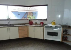 Foto 1 de Sobrado com 4 Quartos à venda, 311m² em Vila Valparaiso, Santo André