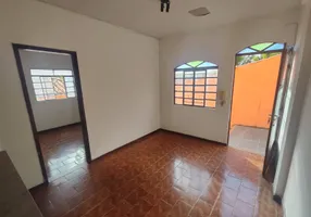 Foto 1 de Casa com 2 Quartos para alugar, 65m² em Renascença, Belo Horizonte