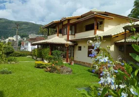Foto 1 de Casa de Condomínio com 4 Quartos à venda, 186m² em Alto, Teresópolis