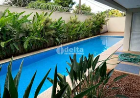 Foto 1 de Cobertura com 1 Quarto à venda, 78m² em Morada da Colina, Uberlândia