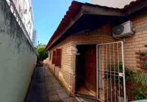Foto 1 de Casa com 3 Quartos à venda, 233m² em Rio Branco, Porto Alegre