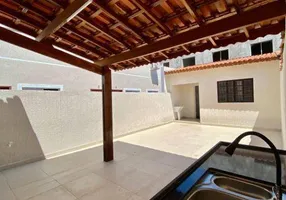 Foto 1 de Casa com 3 Quartos à venda, 104m² em Mirim, Praia Grande