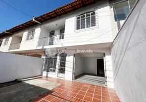 Foto 1 de Sobrado com 3 Quartos para alugar, 106m² em Uberaba, Curitiba