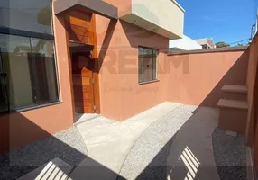 Foto 1 de Casa com 2 Quartos à venda, 65m² em Mariléa Chácara, Rio das Ostras