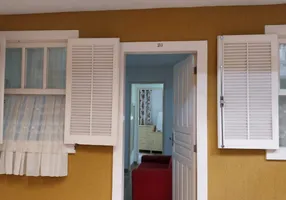 Foto 1 de Casa com 2 Quartos à venda, 63m² em Bingen, Petrópolis