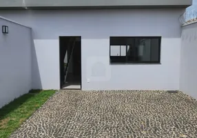 Foto 1 de Sobrado com 3 Quartos à venda, 126m² em Novo Mundo, Uberlândia