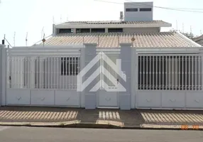 Foto 1 de Sobrado com 3 Quartos à venda, 198m² em Saude, Rio Claro