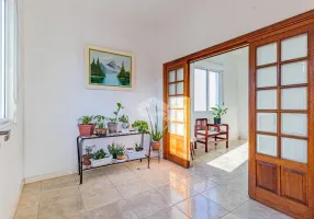 Foto 1 de Casa com 4 Quartos à venda, 135m² em Ipanema, Porto Alegre