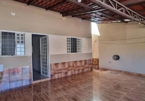 Foto 1 de Casa com 3 Quartos à venda, 110m² em Embaré, Santos