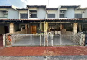 Foto 1 de Sobrado com 3 Quartos à venda, 157m² em Santa Marta, Cuiabá