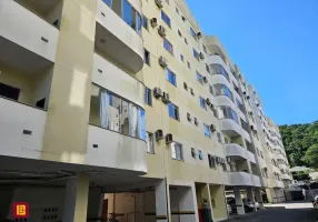 Foto 1 de Apartamento com 2 Quartos à venda, 59m² em Ponta de Baixo, São José