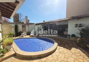 Foto 1 de Casa com 4 Quartos à venda, 345m² em Centro, Uberlândia