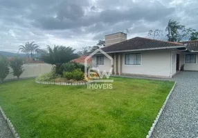 Foto 1 de Casa com 5 Quartos à venda, 180m² em , Massaranduba