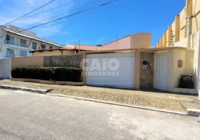 Foto 1 de Casa com 3 Quartos à venda, 243m² em Capim Macio, Natal