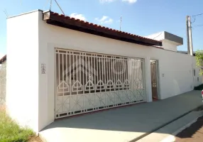 Foto 1 de Casa com 3 Quartos para alugar, 160m² em Jardim Citelli, São Carlos