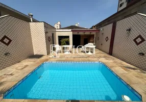 Foto 1 de Casa com 4 Quartos à venda, 258m² em Embaré, Santos