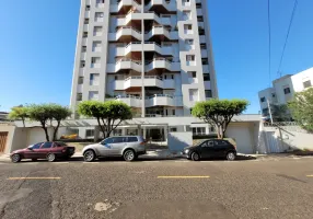 Foto 1 de Apartamento com 2 Quartos para alugar, 150m² em Rezende Junqueira, Uberlândia