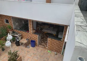 Foto 1 de Sobrado com 6 Quartos à venda, 322m² em Jardim Lincoln, Suzano