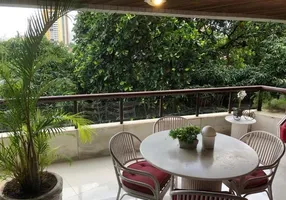Foto 1 de Apartamento com 4 Quartos à venda, 235m² em Casa Forte, Recife
