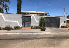 Foto 1 de Casa com 5 Quartos à venda, 278m² em Jardim Califórnia, Goiânia