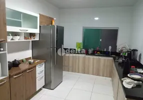 Foto 1 de Casa com 2 Quartos à venda, 220m² em Jardim Brasília, Uberlândia