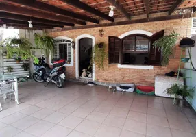 Foto 1 de Casa com 3 Quartos à venda, 300m² em Jardim Jaqueira, Caraguatatuba