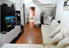 Foto 1 de Casa com 2 Quartos à venda, 72m² em Jardim Petropolis, Cotia